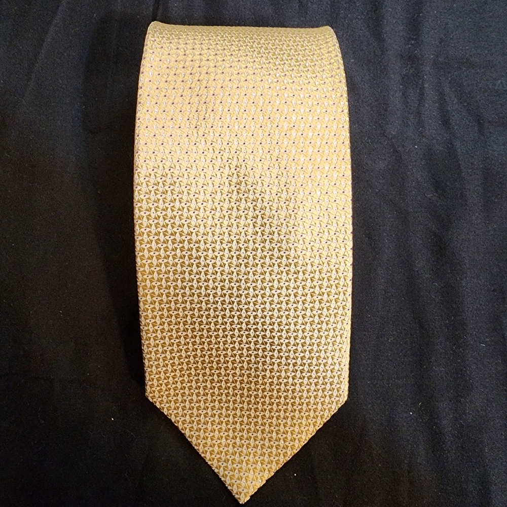Vintge Perry Ellis Tie, no materils.  Gold, 60x3.5 in.